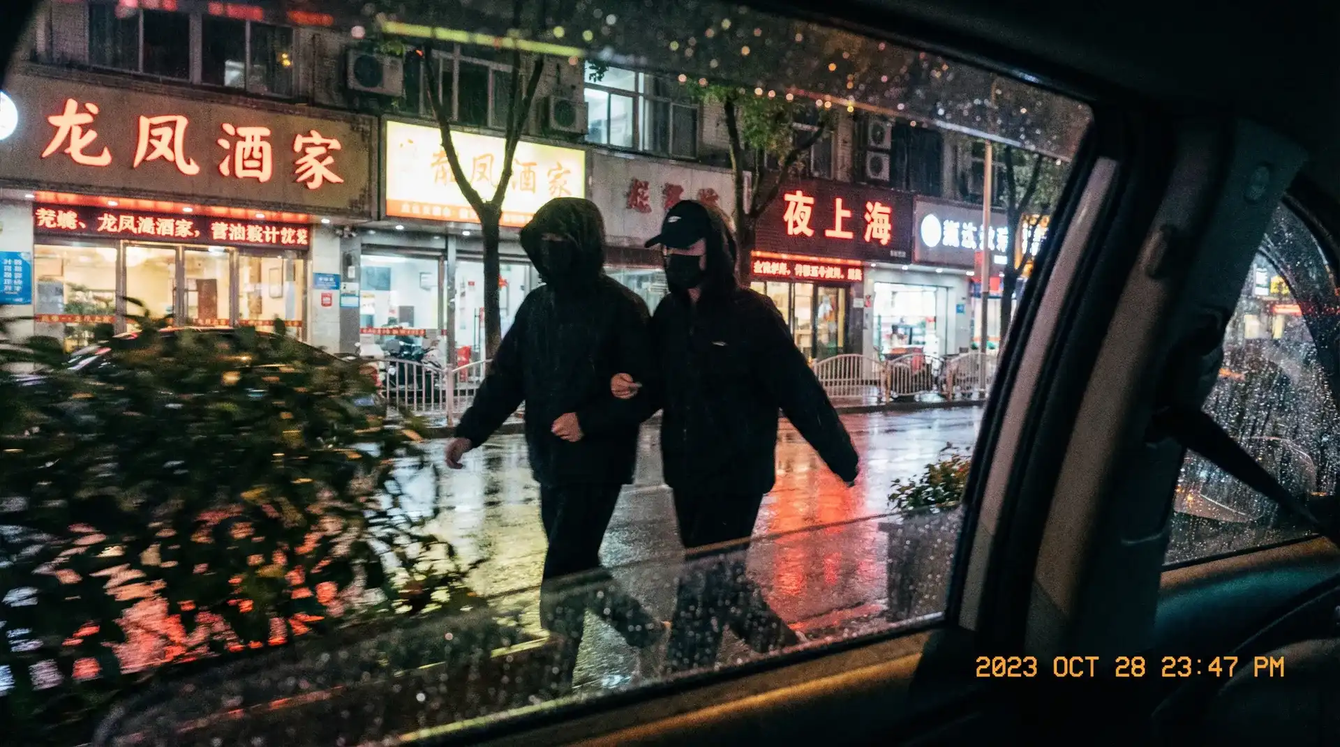 暗网吃瓜 - 吃瓜暗网相关话题推荐 - 顶流明星深夜密会现场抓拍照片